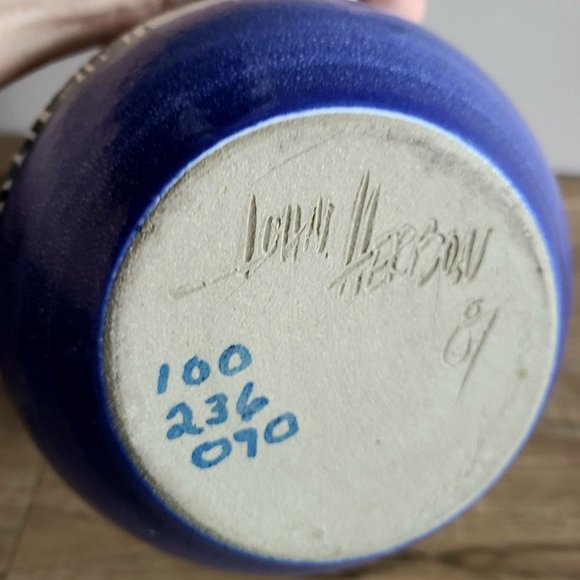 1981 hand made  hand painted ceramic pitcher with goose. Signed by John Herbon - Picture 6 of 9